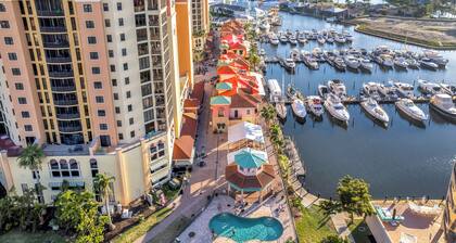 Walk to Marina + Restaurants: Cape Coral Escape!