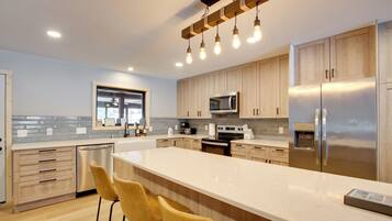 House (3 Bedrooms) | Interior