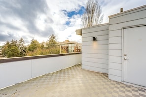 Interior - Rooftop Patio! Retreat By UW, 6 Mi to Lumen Field (Seattle)