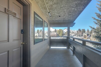 Walk to Dtwn Ketchum: Mtn-view Condo, Pool Access