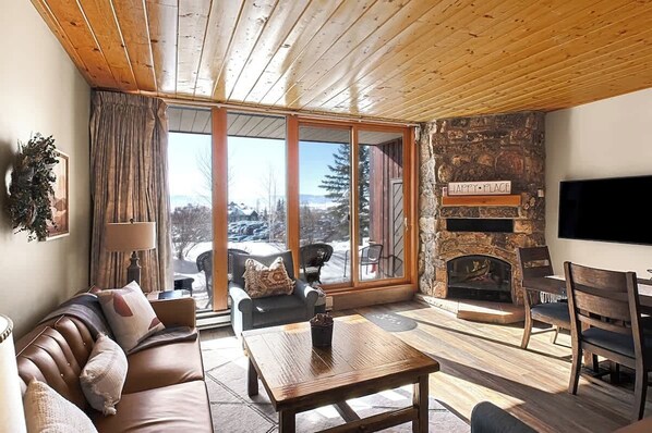 TV, fireplace, offices - Alpine Gondola Chalet (Steamboat Springs)
