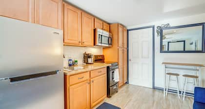 Half-block to Beach & Conventions: Wildwood Studio