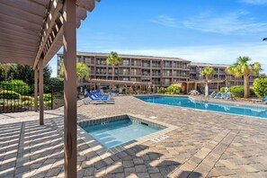 Pool - Beautiful 2nd Row Condo + Free Attraction Tickets! (North Myrtle Beach)