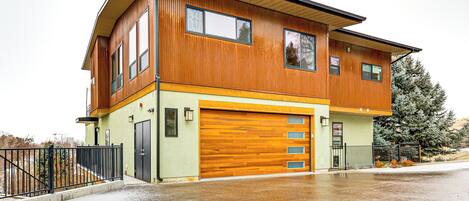 Apartment (2 Bedrooms) | Front of property