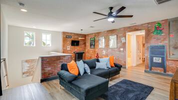 House (6 Bedrooms) | Interior