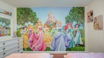 House (6 Bedrooms) | Interior