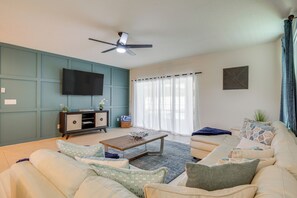 House (6 Bedrooms) | Interior