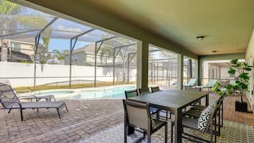 House (6 Bedrooms) | Interior