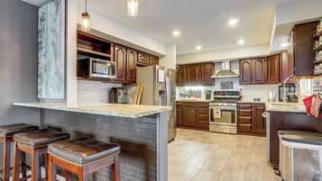 House (4 Bedrooms) | Interior