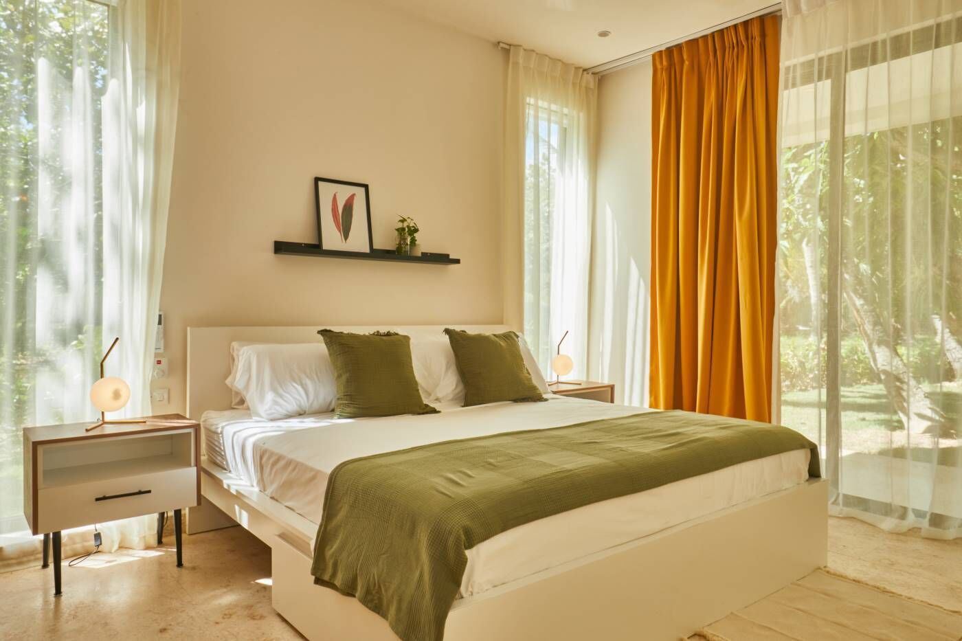 4 bedrooms, memory foam beds, bed sheets