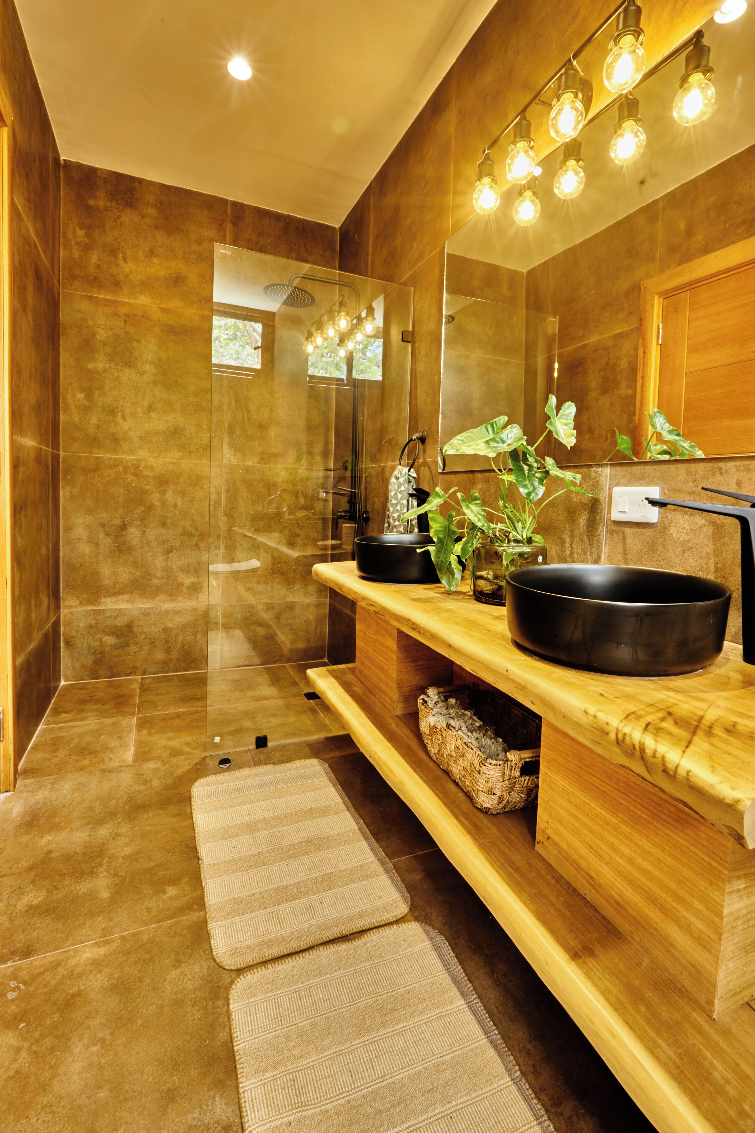 Biệt thự dành cho gia đình, quang cảnh bãi biển | Phòng tắm | Buồng tắm vòi sen, vòi sen phun mưa, khăn tắm, xà phòng 