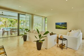 65-inch flat-screen TV with cable channels - Villa Aurora  (El Limon)