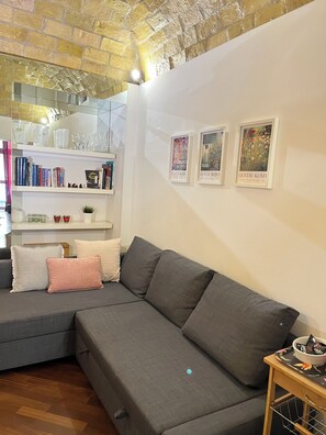 Interior - The Ancient Wall | Borgo Pio | San Pietro (Roma)