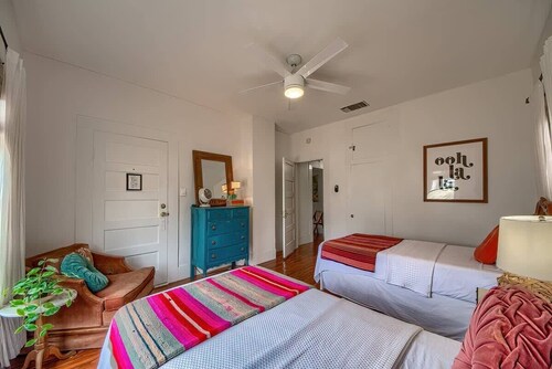 DT 332 Havana Haus