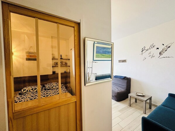 1 soverom, strykejern/-brett, wi-fi (inkludert) og sengetøy