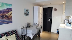Condo, 1 Bedroom, Accessible, Balcony | Dining room