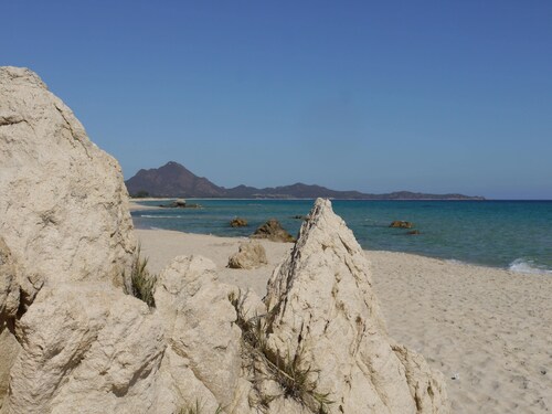 Sleeps 8, 500 meters from the beach. Pets allowed. Air-conditioned