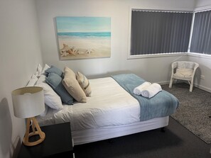 3 habitaciones, tabla de planchar con plancha, wifi y ropa de cama 