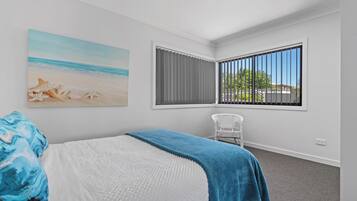 3 bedrooms, iron/ironing board, WiFi, bed sheets