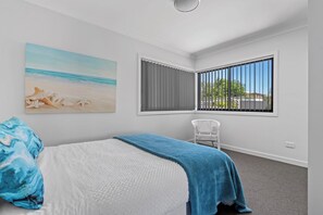3 chambres, fer et planche à repasser, Wi-Fi, draps fournis