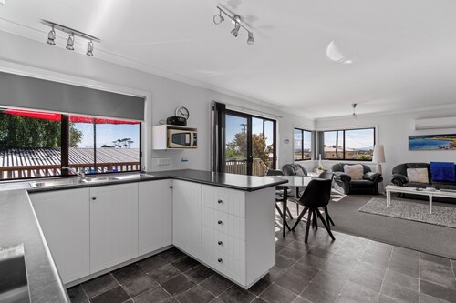 Conveniently located in the centre of town and close to the beaches