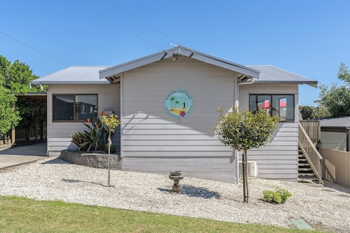 Conveniently located in the centre of town and close to the beaches