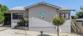 Conveniently located in the centre of town and close to the beaches