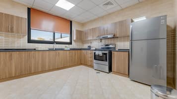 Køleskab, mikrobølgeovn, ovn, kogeplade