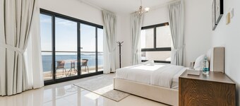 Arabian Gulf and Mountain Views 4BR Villa w/ AsstRm on Al Dana Island, Fujairah