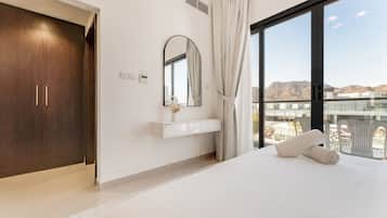 5 bedrooms, iron/ironing board, free WiFi, bed sheets