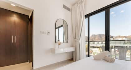 Arabian Gulf and Mountain Views 4BR Villa w/ AsstRm on Al Dana Island, Fujairah