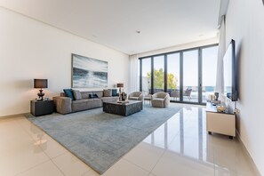 TV - Overlooking Pool & Sea Views Villa with BBQ Facility, Sharm - Al Dana Villa (Fujairah)