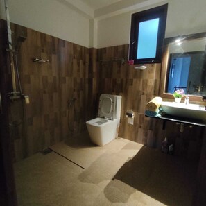 Serviettes fournies, savon, papier toilette