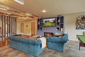 Lobby sitting area - Student Only The Combworks (Aberdeen)