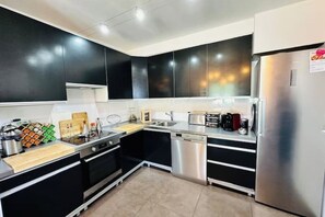 Fridge, microwave, oven, stovetop - - Villa L'alter Ego - beachfront (Lucciana)
