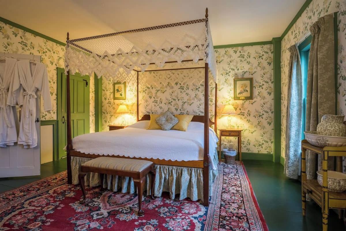 Superior King Room, Garden View | 2 bedrooms, iron/ironing board, free cribs/infant beds, free WiFi