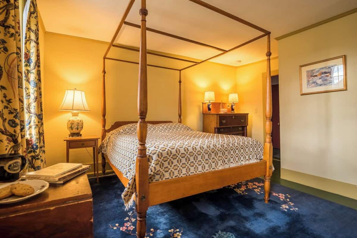 Superior Queen Room, Garden View | 2 bedrooms, iron/ironing board, free cribs/infant beds, free WiFi