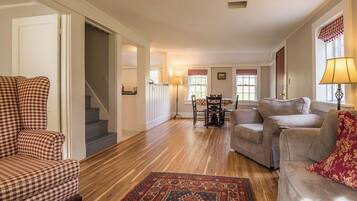 Klassieke cottage, uitzicht op tuin | 2 slaapkamers, een strijkplank/strijkijzer, gratis babybedden