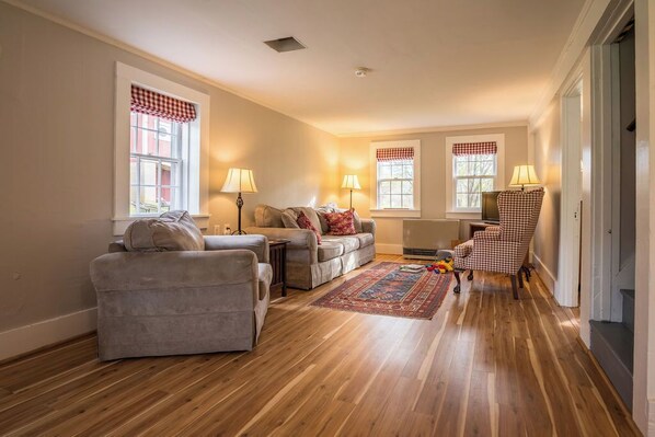 كوخ كلاسيكي - منظر للحديقة | منطقة المعيشة