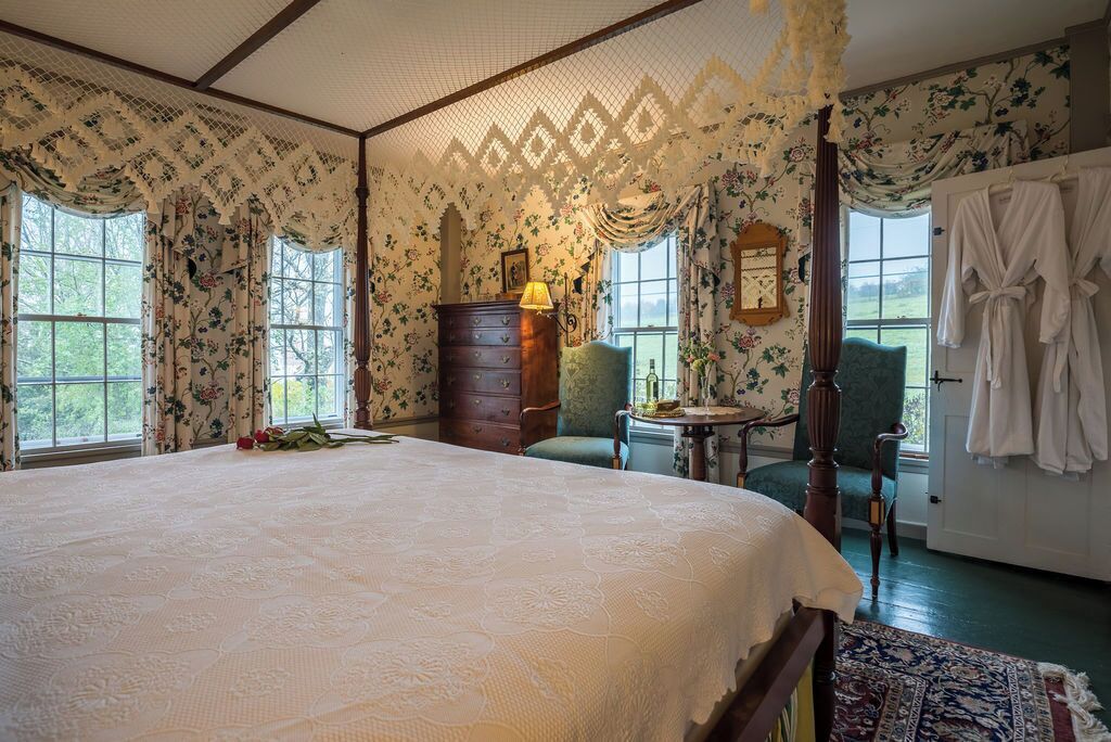 Deluxe Suite, Garden View | Iron/ironing board, free cribs/infant beds, free WiFi, bed sheets