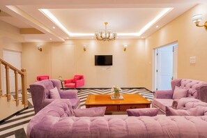 Habitación doble, balcón | Zona de estar