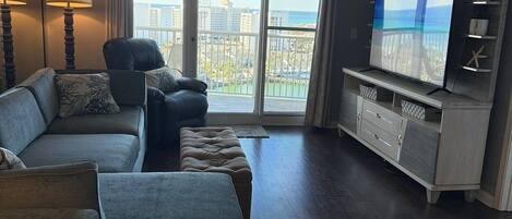 Condo, 2 Bedrooms | Living area