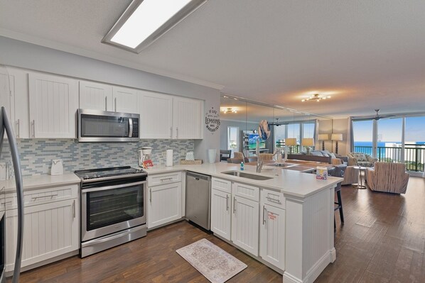 Condo, 2 habitaciones | Cocina privada | Refrigerador, cafetera y tetera y tostadora 