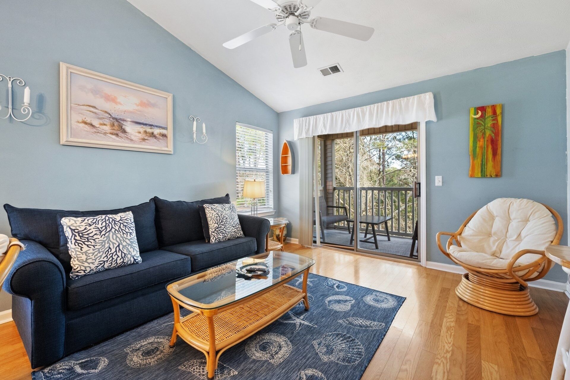 Condo, 2 Bedrooms | Ruang tamu