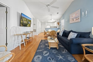 Condo, 2 chambres | Aire de séjour