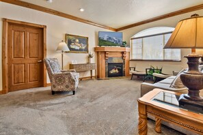 Villa, 2 Bedrooms | Living area