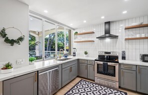 Condo, 2 habitaciones | Cocina privada | Refrigerador, horno, cafetera y tetera y tostadora 