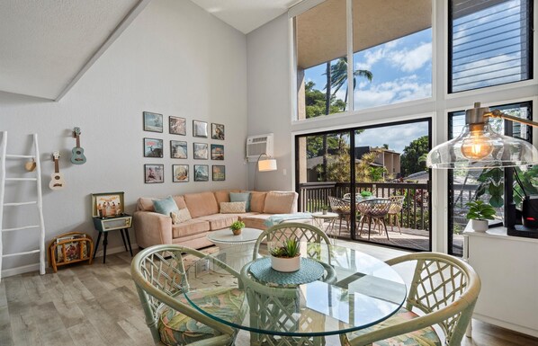 Apartamento, 2 habitaciones | Zona de estar | Una Smart TV