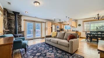 Cabin, 2 Bedrooms | Living area | Smart TV