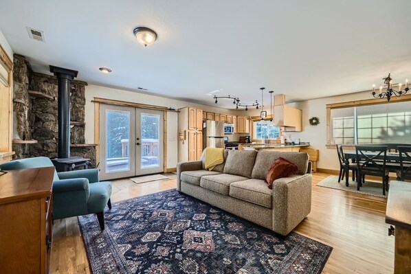 Cabin, 2 Bedrooms | Living area | Smart TV - Moon Creek Cabin 2 Bedroom Cabin (Black Hawk)